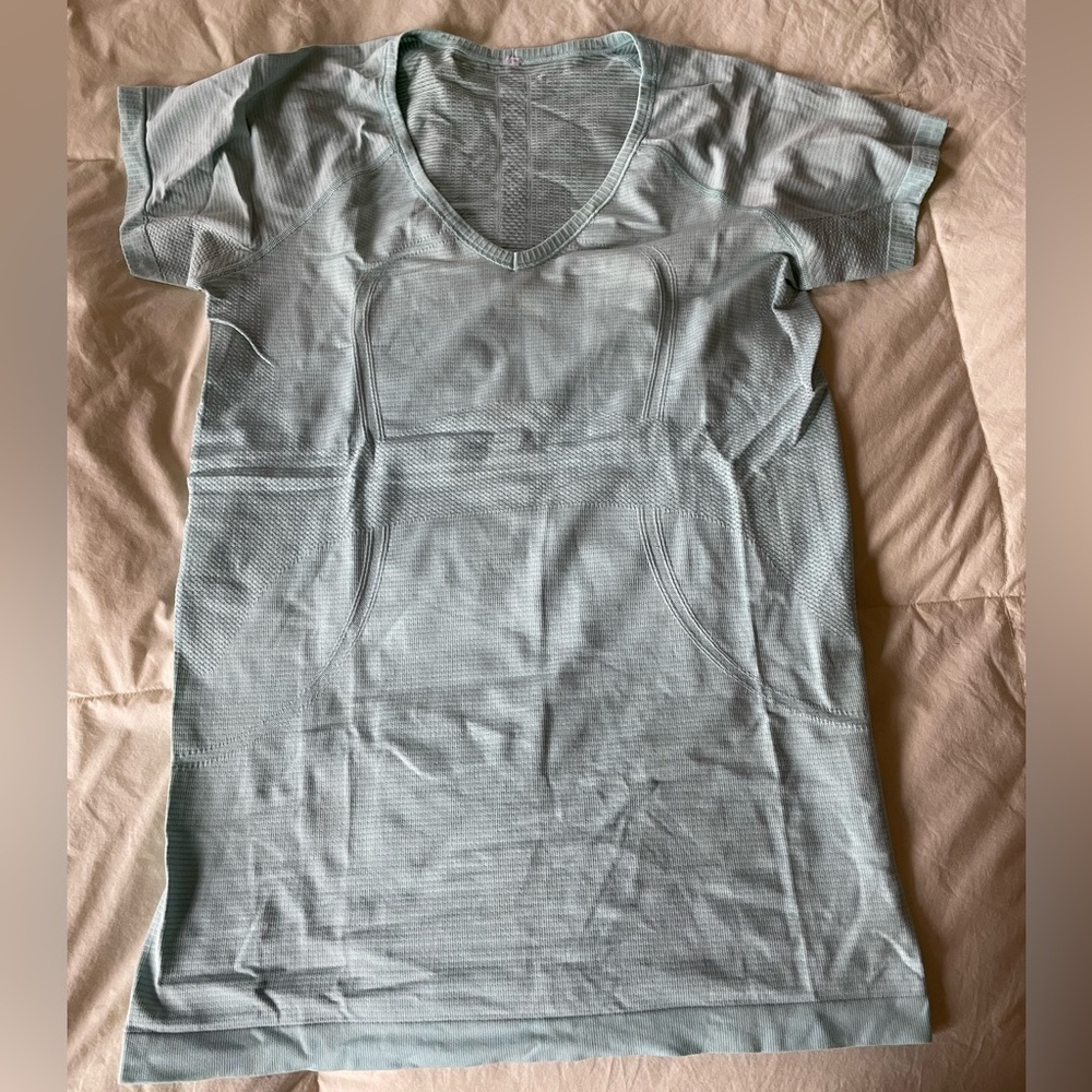 Swiftly Tech Short-Sleeve V Neck Hip Length